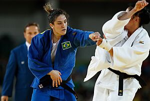 Archivo:Judoca Mayra Aguiar vence cubana e ganha medalha de bronze (28816185032)