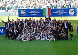 Archivo:Juventus FC - Serie A champions 2016-17