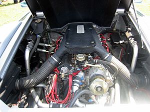 Archivo:Lamborghini Countach Engine