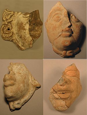 Archivo:Màscares de terracota de la ciutat ibèrica d'ullastret