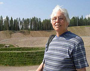 Archivo:Nancy Holt at the Up and Under in Nokia Finland