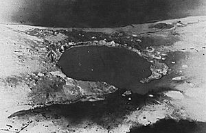 Archivo:Operation Hardtack I Cactus shot crater, Runit Island, Enewetak Atoll