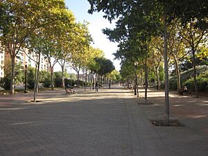 Archivo:Parc Can Dragó - Av. Meridiana 002