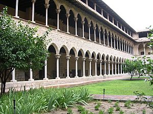 Archivo:Pedralbes cloister