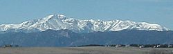 Archivo:Pikes peak from East