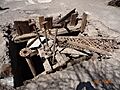 Pique en estado de abandono en Pique Chela (Sierra Gorda, Chile)