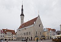 Archivo:Plaza del ayuntamiento, Tallinn, Estonia, 2012-08-05, DD 14