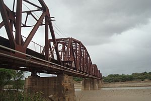 Archivo:Puente-ferroviario-de-villa-montes