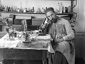 Archivo:Ramón y Cajal ca. 1884-1887 (autorretrato)