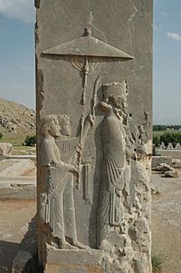 Archivo:Relief of Xerxes at Doorway of his Palace, Persepolis, Iran