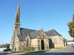 Rosnoën 08 L'église paroissiale.jpg