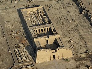 Archivo:SFEC AEH -ThebesNecropolis-2010-RamsesIII045-2