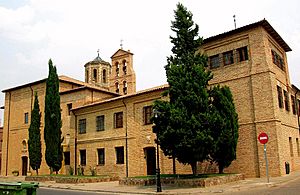 Archivo:Sahagun - Monasterio de Santa Cruz - MM Benedictinas 1