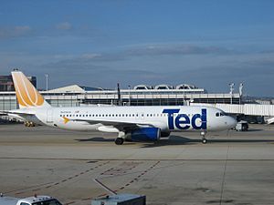 Ted A320-232 (N470UA) taxiing at Ronald Reagan Washington National Airport.jpg