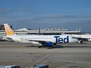 Ted A320-232 (N470UA) taxiing at Ronald Reagan Washington National Airport.jpg