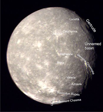 Archivo:Titania (moon) labeled
