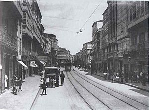 Archivo:Tranvía por la calle San Andrés (A Coruña, 193X)
