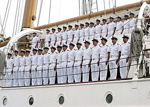 Archivo:US Navy 040518-N-9662L-023 Chilean crew members aboard the training ship Esmeralda (BE 43) sing the Chilean Navy Helm