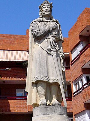 Archivo:Valencia de Don Juan - Monumento a Fernando I de León (memorial del Concilio de Coyanza) 2