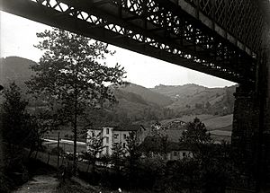 Archivo:Vista de Gabiria desde Ormaiztegi (1 de 1) - Fondo Marín-Kutxa Fototeka