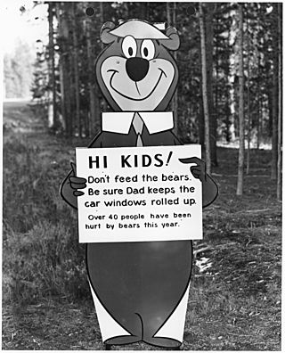 Yogi Bear with "don't feed the bears" message - NARA - 286013.jpg