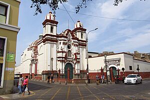 Archivo:2017 Lima - Iglesia de Las Trinitarias