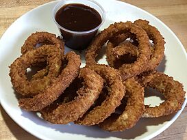 2020-06-28 20 07 30 A serving of onion rings at the Applebee's in Fair Lakes, Fairfax County, Virginia.jpg