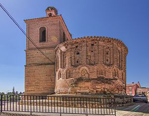 Archivo:Aldealengua, Iglesia de Santiago, ábside y torre