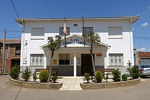 Archivo:Ayuntamiento de Castrotierra de Valmadrigal