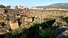 Vista del Viaducto de Baúl y de la localidad