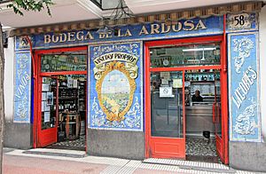 Archivo:Bodega de La Ardosa (Sta Engracia 70, Madrid) 01