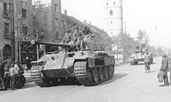 Archivo:Bundesarchiv Bild 101I-244-2324-09, Ungarn, Debrecen, Panzer V "Panther".2
