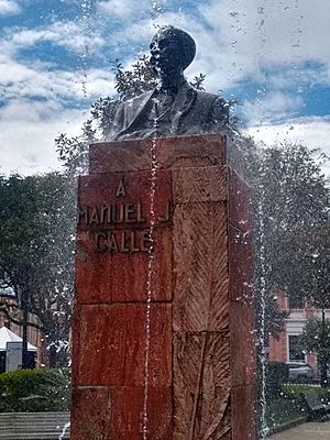 Archivo:Busto de Manuel J Calle en el parque de San Blas