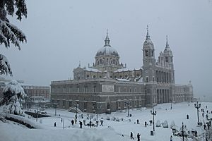 Archivo:Catedral de la Almudena exterior