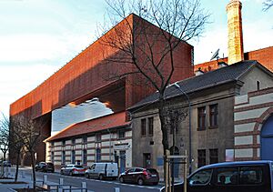 Archivo:Centre for the Documentation of the Art of Tadeusz Kantor Cricoteka (S), 2-4 Nadwislanska street, Podgórze, Krakow, Poland