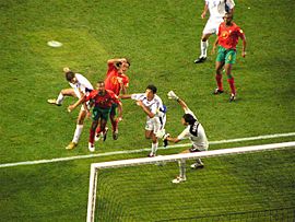 Archivo:Charisteas' Siegtreffer im Finale der Euro 2004
