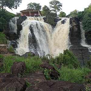 Archivo:Chutte de Boali vue de bas
