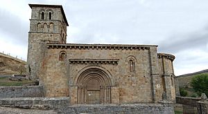 Archivo:Colegiata de Cervatos