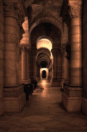 Archivo:Cripta Almudena