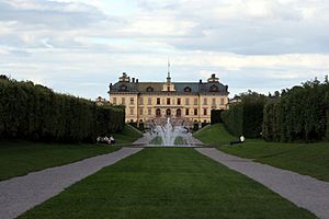 Archivo:Drottningholm castle with fountain 2005-08-14