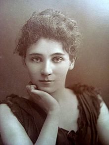 Elizabeth Robins by W&D Downey, c1890s.JPG