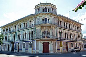 Archivo:Ex-Hotel Palace de Iquitos 2014