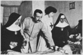 Fidel Pagés visiting an injured person in Melilla in the 1909 campaign