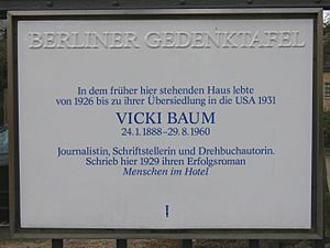 Archivo:Gedenktafel Vicki Baum