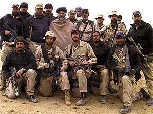 Archivo:Hamid Karzai and US Special Forces