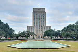 Archivo:Houston City Hall from Hermann Square (HDR)
