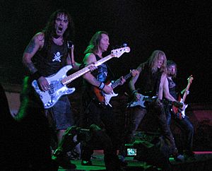Archivo:Iron Maiden - bass and guitars 30nov2006