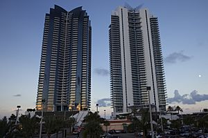 Archivo:Jade buildings Sunny Isles