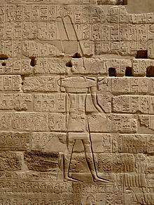 Karnak Tempel 19.jpg