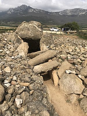 Archivo:Laguardia dolmen del alto de la huesera 3